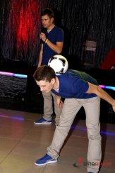 pokazy trików piłkarskich - freestyle football